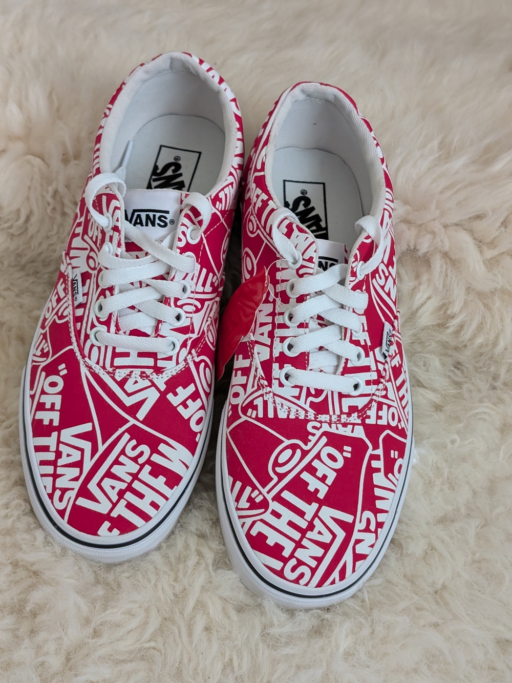 Vans 'Off The Wall' Classic Low-Top Sneakers
